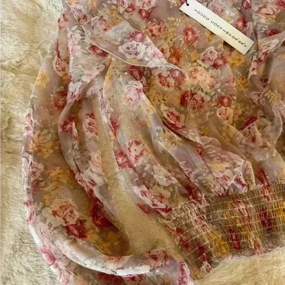 Sheer turtle neck floral blouse size: Small - Picture 9 of 11